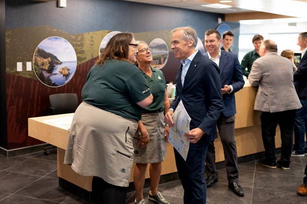 July 24, 2026, Gros Morne National Park, Nl, CANADA: Prime Minister Mark Carney greets workers as he is given a tour by Parks Canada staff at the visitor centre during a visit to Gros Morne National Park, N.L., Friday, July 24, 2026. Gros Morne National Park CANADA  - ZUMAc35_ 20260724_zaf_c35_016 Copyright: xJessicaxStapletonx