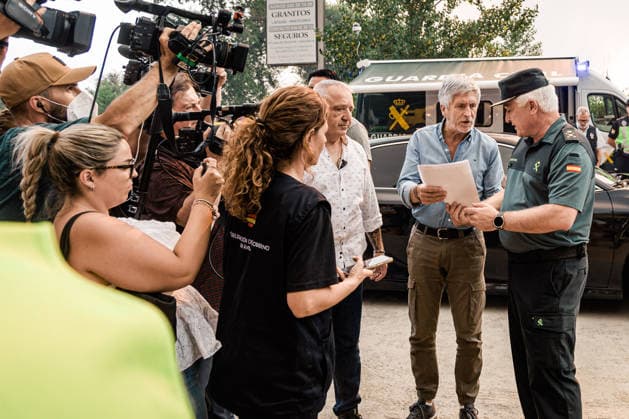 Evacuation Orders Issued for Cebreros, Hoyo de Pinares, and Burgohondo, and Navaluenga is placed under lockdown due to the fire in Ávila. Interior Minister Fernando Grande Marlaska 2d, upon his arrival at a meeting at the Forward Command Post (PMA), on July 24, 2026, in Navaluenga, Ávila, Castile and León, Spain. The Government Delegation has ordered the lockdown of the town of Navaluenga, as well as the partial evacuation of Cebreros and the municipalities of Hoyo de Pinares and Burgohondo, due to the spread of the wildfire that originated in the municipality of Burgohondo. Specifically, in Cebreros, it has been determined that the town center will be placed under lockdown, along with the evacuation of the first line of homes. Meanwhile,  Copyright: xCarlosxLujanx 7685385