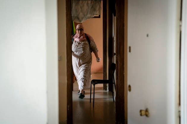 The wildfires in the Community of Madrid have merged into a single front, and a third front is being monitored from Ávila. Asha, the last resident to be evacuated, thanks to Mohamed, on July 24, 2026, in Chapinería, Madrid, Spain. The fires affecting the Community of Madrid continue to spread unchecked and have merged into a single fire, while in Ávila, the Burgohondo fire is also spreading unchecked, forcing the central government to declare a national emergency on a day when weather forecasts of strong gusts of wind are hampering firefighting efforts. So far, 9,000 hectares have been burned in Ávila and another 6,000 in Madrid. JULY 24, 2026 FIRE UME SMOKE FOREST FIRES FIREFIGHTERS CIVIL GUARD EVACUATION ON FOOT Chapinería Madrid Chapine  Copyright: xA.xPÃ rezxMecax 7685412