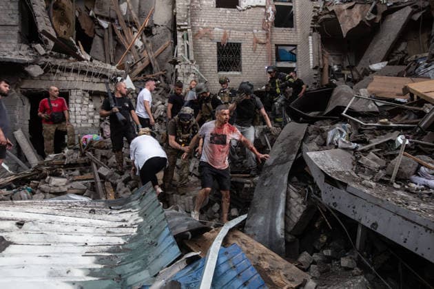 Russian airstrike hit Sloviansk SLOVIANSK, UKRAINE - JULY 24: (EDITOR S NOTE: Image depicts graphic content) An injured resident walks through the debris assisted by an emergency worker after being rescued from the rubble of a destroyed building following a Russian airstrike in Sloviansk, Ukraine, on July 24, 2026. Francisco Richart Anadolu Sloviansk Ukraine. Editorial use only. Please get in touch for any other usage.  Copyright: x2026xAnadoluxFranciscoxRichartx