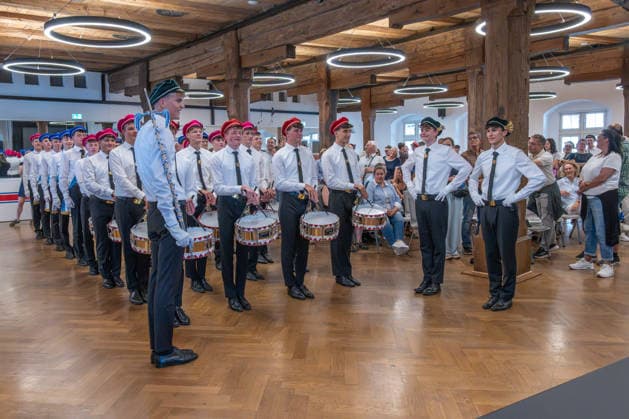 Ravensburg Rutenfesteroeffnung in Ravensburg 24.07.2026 Ravensburg, Baden Wuerttemberg, Deutschland, 24.07.2026: Mitglieder des Trommlerkorps der Gymnasien stehen zum Auftakt des Rutenfestes im Schwoersaal in Ravensburg angetreten. Editorial use only. Foto Eibner Pressefoto *** Ravensburg Rutenfest Opening Ceremony in Ravensburg, July 24, 2026, Ravensburg, Baden-Württemberg, Germany, July 24, 2026 Members of the high school drum corps are lined up in the Schwoersaal in Ravensburg to kick off the Rutenfest. For editorial use only. Photo: Eibner Press Photo Copyright: xEibner-Pressefotox EP_EER
