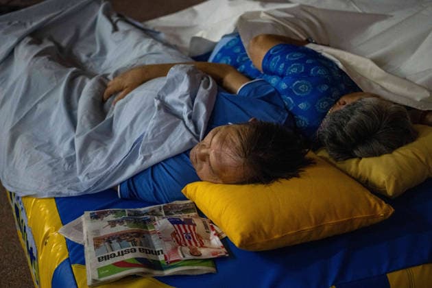 July 24, 2026, Madrid, Madrid, Spain: Nearly 1,000 people evacuated due to a wave of wildfires in the southwest of the Madrid region spend the night sheltered at the Villamanta municipal sports center, hastily converted into an emergency reception facility. Madrid Spain - ZUMAd308 20260724_zsp_d308_005 Copyright: xJuanxCarlosxLucasx