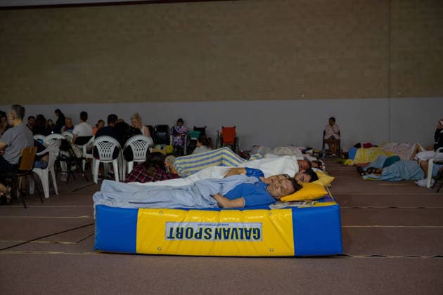 July 24, 2026, Madrid, Madrid, Spain: Nearly 1,000 people evacuated due to a wave of wildfires in the southwest of the Madrid region spend the night sheltered at the Villamanta municipal sports center, hastily converted into an emergency reception facility. Madrid Spain - ZUMAd308 20260724_zsp_d308_010 Copyright: xJuanxCarlosxLucasx