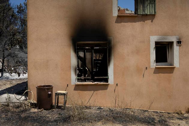 Wildfires in the Var - Cotignac - France A wildfire damaged house is seen near Cotignac, a window blackened by flames and fire damage inside the building illustrate the destructive impact of the wildfire on residential properties. Var, France, July 24, 2026. Photo by Thibaut Durand ABACAPRESS.COM. Cotignac Provence-Alpes-Cote d Azur France  Copyright: xDurandxThibaut ABACAx