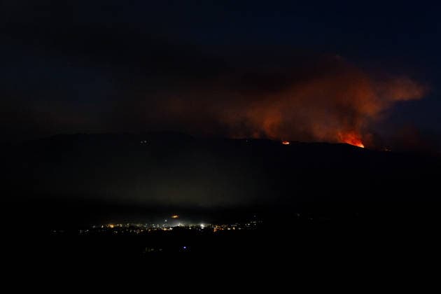 Evacuation Ordered for Cebreros, Hoyo de Pinares, and Burgohondo; Navaluenga Placed Under Lockdown Due to the Ávila Wildfire Nighttime view of the wildfire on July 24, 2026, in Navaluenga, Ávila, Castile and León, Spain. The Government Delegation has ordered the lockdown of the town of Navaluenga, as well as the partial evacuation of Cebreros and the municipalities of Hoyo de Pinares and Burgohondo, due to the spread of the wildfire that originated in the municipality of Burgohondo. Specifically, in Cebreros, it has been determined that the town center will be placed under lockdown, along with the evacuation of homes in the front line. Meanwhile, the evacuation of affected residents of Hoyo de Pinares has been routed toward Ávila via Naval  Copyright: xCarlosxLujanx 7686280