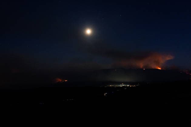 Evacuation Ordered for Cebreros, Hoyo de Pinares, and Burgohondo; Navaluenga Placed Under Lockdown Due to the Ávila Wildfire Nighttime view of the wildfire on July 24, 2026, in Navaluenga, Ávila, Castile and León, Spain. The Government Delegation has ordered the lockdown of the town of Navaluenga, as well as the partial evacuation of Cebreros and the municipalities of Hoyo de Pinares and Burgohondo, due to the spread of the wildfire that originated in the municipality of Burgohondo. Specifically, in Cebreros, it has been determined that the town center will be placed under lockdown, along with the evacuation of homes in the front line. Meanwhile, the evacuation of affected residents of Hoyo de Pinares has been routed toward Ávila via Naval  Copyright: xCarlosxLujanx 7686282