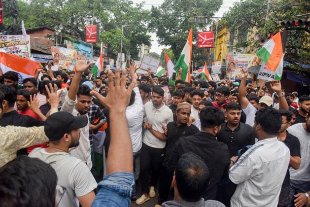 Kolkata Students Protest Pradhan Demonstrators raise their hands and gather closely during the rally in Kolkata, India, on July 24, 2026. The rally, titled All Cockroaches of Bengal, marched from Sealdah to Dharmatala to protest against Union Education Minister Dharmendra Pradhan and alleged police violence in Delhi, with students from several organizations taking part. Kolkata West Bengal India Copyright: xAmitxGhoshx