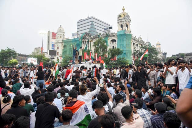 Kolkata Rally Supports CJP Protest Demonstrators sit and stand around a vehicle while waving Indian and red flags in Kolkata, India, on July 24, 2026. The rally was held in solidarity with the Cockroach Janta Party s ongoing protest at New Delhi s Jantar Mantar demanding the resignation of Education Minister Dharmendra Pradhan over alleged NEET examination irregularities, as leaders of the youth-led movement held a second round of talks with government officials after Prime Minister Narendra Modi pledged legal reforms and swift punishment for those involved in exam paper leaks. Kolkata West Bengal India Copyright: xDebajyotixChakrabortyx