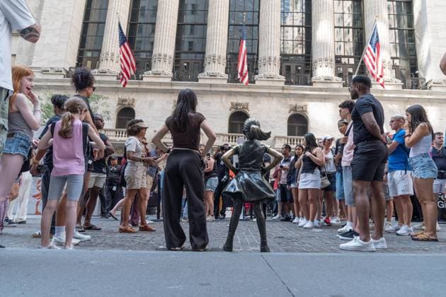 July 24, 2026, New York, New York, USA: State Street (index STT) rings closing bell to celebrate Fearless Girl of the New York Stock Exchange (NYSE) in New York, NY on July 24, 2026. The Fearless Girl is a famous four-foot bronze statue created by artist Kristen Visbal and commissioned by State Street Global Advisors (a division of State Street Corporation). To mark the occasion State Street throw the block party in front of NYSE. New York USA - ZUMAr339 20260724_znp_r339_003 Copyright: xLevxRadinx