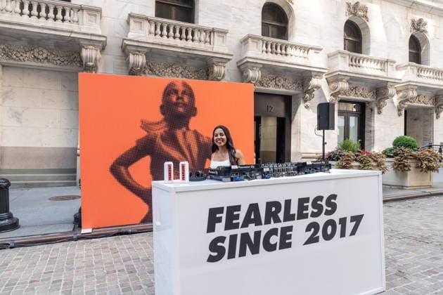 July 24, 2026, New York, New York, USA: State Street (index STT) rings closing bell to celebrate Fearless Girl of the New York Stock Exchange (NYSE) in New York, NY on July 24, 2026. The Fearless Girl is a famous four-foot bronze statue created by artist Kristen Visbal and commissioned by State Street Global Advisors (a division of State Street Corporation). To mark the occasion State Street throw the block party in front of NYSE. New York USA - ZUMAr339 20260724_znp_r339_005 Copyright: xLevxRadinx