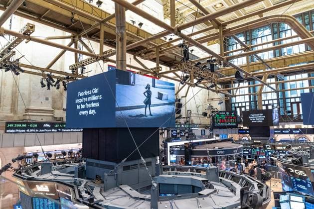 July 24, 2026, New York, New York, USA: Atmosphere as State Street (index STT) rings closing bell to celebrate Fearless Girl on the floor of the New York Stock Exchange (NYSE) in New York, NY on July 24, 2026. New York USA  - ZUMAr339 20260724_znp_r339_016 Copyright: xLevxRadinx