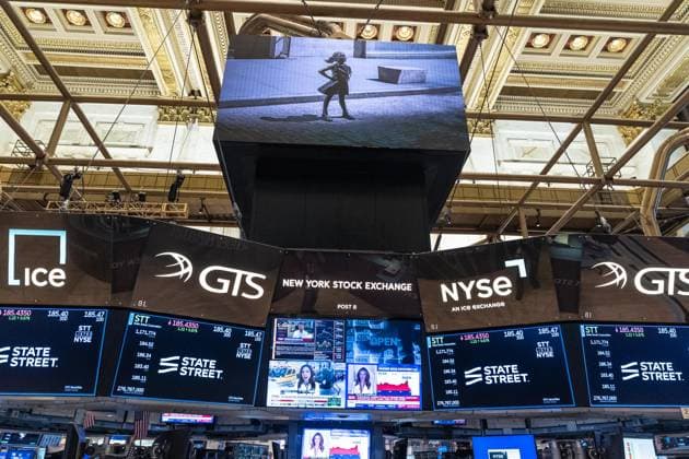 July 24, 2026, New York, New York, USA: Atmosphere as State Street (index STT) rings closing bell to celebrate Fearless Girl on the floor of the New York Stock Exchange (NYSE) in New York, NY on July 24, 2026. New York USA  - ZUMAr339 20260724_znp_r339_017 Copyright: xLevxRadinx
