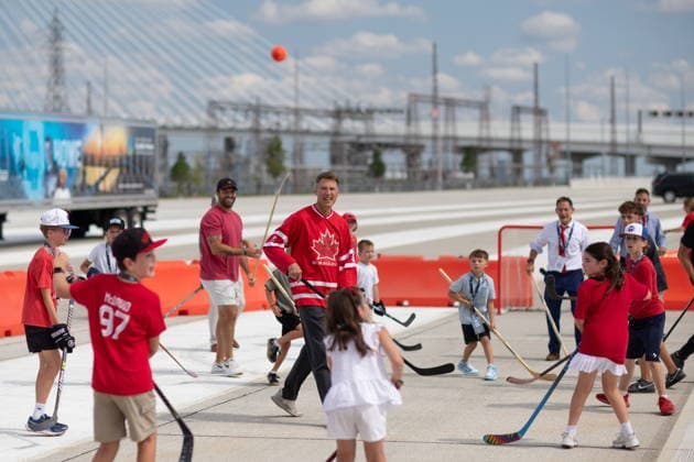 July 24, 2026, Windsor, On, CANADA: Infrastructure Minister Gregor Robertson, centre, plays ball hockey during a ribbon cutting ceremony for the opening of the Gordie Howe International Bridge, in Windsor, Ont., Friday, July 24, 2026. Windsor CANADA  - ZUMAc35_ 20260724_zaf_c35_121 Copyright: xDaxxMelmerx