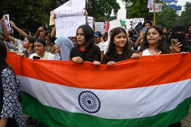 KOLKATA, INDIA - JULY 24: Leftwing Student Unions and students take out a protest march from Sealdah to Esplanade in solidarity with the ongoing protest at New Delhi s Jantar Mantar demanding the resignation of Union Education Minister Dharmendra Pradhan over alleged NEET Exam irregularities on July 24, 2026 in Kolkata, India. (Photo by Samir Jana Hindustan Times) Leftwing Student Unions Protest March In Kolkata Demanding Resignation Of Education Minister Over NEET-UG Examination Paper Leak