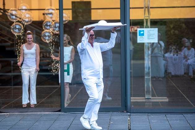 White Dinner: Ein Sommerabend ganz in Weiß : Das Lehmbruck-Museum fährt als Begleitprogramm zur Ausstellung Anish Kapoor ordentlich auf. 24.07.2026 in Duisburg ** NUR FÜR REDAKTIONELLE ZWECKE ** EDITORIAL USE ONLY **<p> White Dinner: Ein Sommerabend ganz in Weiß : Das Lehmbruck-Museum fährt als Begleitprogramm zur Ausstellung Anish Kapoor ordentlich auf. 24.07.2026 in Duisburg Deutschland NRW Duisburg Copyright: DanielxAttia *** White Dinner: A Summer Evening All in White The Lehmbruck Museum is pulling out all the stops as part of the accompanying program for the Anish Kapoor exhibition on July 24, 2026, in Duisburg ** FOR EDITORIAL USE ONLY ** EDITORIAL USE ONLY ** p White Dinner: A Summer Evening All in White The Lehmbruck Muse Copyright: DanielxAttia doc86v2dpb06op15zsf5o5n ,EDITORIAL USE ONLY