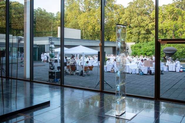 White Dinner: Ein Sommerabend ganz in Weiß : Das Lehmbruck-Museum fährt als Begleitprogramm zur Ausstellung Anish Kapoor ordentlich auf. 24.07.2026 in Duisburg ** NUR FÜR REDAKTIONELLE ZWECKE ** EDITORIAL USE ONLY **<p> White Dinner: Ein Sommerabend ganz in Weiß : Das Lehmbruck-Museum fährt als Begleitprogramm zur Ausstellung Anish Kapoor ordentlich auf. 24.07.2026 in Duisburg Deutschland NRW Duisburg Copyright: DanielxAttia *** White Dinner: A Summer Evening All in White The Lehmbruck Museum is pulling out all the stops as part of the accompanying program for the Anish Kapoor exhibition on July 24, 2026, in Duisburg ** FOR EDITORIAL USE ONLY ** EDITORIAL USE ONLY ** p White Dinner: A Summer Evening All in White The Lehmbruck Muse Copyright: DanielxAttia doc86v2cqyqhyvr06e9f7i ,EDITORIAL USE ONLY