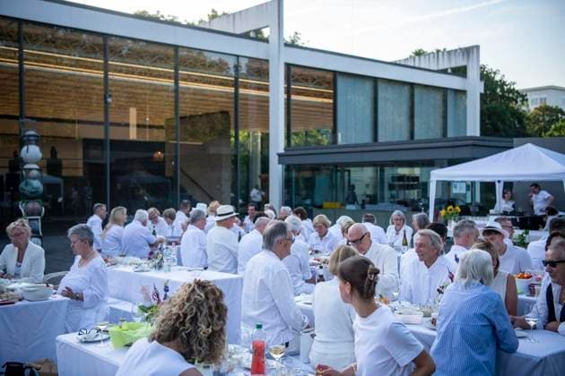 White Dinner: Ein Sommerabend ganz in Weiß : Das Lehmbruck-Museum fährt als Begleitprogramm zur Ausstellung Anish Kapoor ordentlich auf. 24.07.2026 in Duisburg ** NUR FÜR REDAKTIONELLE ZWECKE ** EDITORIAL USE ONLY **<p> White Dinner: Ein Sommerabend ganz in Weiß : Das Lehmbruck-Museum fährt als Begleitprogramm zur Ausstellung Anish Kapoor ordentlich auf. 24.07.2026 in Duisburg Deutschland NRW Duisburg Copyright: DanielxAttia *** White Dinner: A Summer Evening All in White The Lehmbruck Museum is pulling out all the stops as part of the accompanying program for the Anish Kapoor exhibition on July 24, 2026, in Duisburg ** FOR EDITORIAL USE ONLY ** EDITORIAL USE ONLY ** p White Dinner: A Summer Evening All in White The Lehmbruck Muse Copyright: DanielxAttia doc86v2a45asmq15mxuamda ,EDITORIAL USE ONLY