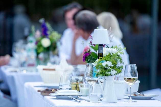 White Dinner: Ein Sommerabend ganz in Weiß : Das Lehmbruck-Museum fährt als Begleitprogramm zur Ausstellung Anish Kapoor ordentlich auf. 24.07.2026 in Duisburg ** NUR FÜR REDAKTIONELLE ZWECKE ** EDITORIAL USE ONLY **<p> White Dinner: Ein Sommerabend ganz in Weiß : Das Lehmbruck-Museum fährt als Begleitprogramm zur Ausstellung Anish Kapoor ordentlich auf. 24.07.2026 in Duisburg Deutschland NRW Duisburg Copyright: DanielxAttia *** White Dinner: A Summer Evening All in White The Lehmbruck Museum is pulling out all the stops as part of the accompanying program for the Anish Kapoor exhibition on July 24, 2026, in Duisburg ** FOR EDITORIAL USE ONLY ** EDITORIAL USE ONLY ** p White Dinner: A Summer Evening All in White The Lehmbruck Muse Copyright: DanielxAttia doc86v2a48dpwyq4fdhmda ,EDITORIAL USE ONLY