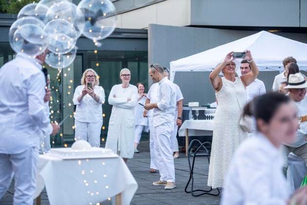 White Dinner: Ein Sommerabend ganz in Weiß : Das Lehmbruck-Museum fährt als Begleitprogramm zur Ausstellung Anish Kapoor ordentlich auf. 24.07.2026 in Duisburg ** NUR FÜR REDAKTIONELLE ZWECKE ** EDITORIAL USE ONLY **<p> White Dinner: Ein Sommerabend ganz in Weiß : Das Lehmbruck-Museum fährt als Begleitprogramm zur Ausstellung Anish Kapoor ordentlich auf. 24.07.2026 in Duisburg Deutschland NRW Duisburg Copyright: DanielxAttia *** White Dinner: A Summer Evening All in White The Lehmbruck Museum is pulling out all the stops as part of the accompanying program for the Anish Kapoor exhibition on July 24, 2026, in Duisburg ** FOR EDITORIAL USE ONLY ** EDITORIAL USE ONLY ** p White Dinner: A Summer Evening All in White The Lehmbruck Muse Copyright: DanielxAttia doc86v2ggz61yqwwiwymda ,EDITORIAL USE ONLY