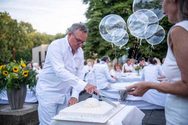 White Dinner: Ein Sommerabend ganz in Weiß : Das Lehmbruck-Museum fährt als Begleitprogramm zur Ausstellung Anish Kapoor ordentlich auf. 24.07.2026 in Duisburg ** NUR FÜR REDAKTIONELLE ZWECKE ** EDITORIAL USE ONLY **<p> White Dinner: Ein Sommerabend ganz in Weiß : Das Lehmbruck-Museum fährt als Begleitprogramm zur Ausstellung Anish Kapoor ordentlich auf. 24.07.2026 in Duisburg Deutschland NRW Duisburg Copyright: DanielxAttia *** White Dinner: A Summer Evening All in White The Lehmbruck Museum is pulling out all the stops as part of the accompanying program for the Anish Kapoor exhibition on July 24, 2026, in Duisburg ** FOR EDITORIAL USE ONLY ** EDITORIAL USE ONLY ** p White Dinner: A Summer Evening All in White The Lehmbruck Muse Copyright: DanielxAttia doc86v2gh8gn9c1n49nxmda ,EDITORIAL USE ONLY