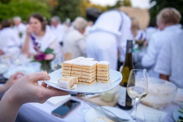 White Dinner: Ein Sommerabend ganz in Weiß : Das Lehmbruck-Museum fährt als Begleitprogramm zur Ausstellung Anish Kapoor ordentlich auf. 24.07.2026 in Duisburg ** NUR FÜR REDAKTIONELLE ZWECKE ** EDITORIAL USE ONLY **<p> White Dinner: Ein Sommerabend ganz in Weiß : Das Lehmbruck-Museum fährt als Begleitprogramm zur Ausstellung Anish Kapoor ordentlich auf. 24.07.2026 in Duisburg Deutschland NRW Duisburg Copyright: DanielxAttia *** White Dinner: A Summer Evening All in White The Lehmbruck Museum is pulling out all the stops as part of the accompanying program for the Anish Kapoor exhibition on July 24, 2026, in Duisburg ** FOR EDITORIAL USE ONLY ** EDITORIAL USE ONLY ** p White Dinner: A Summer Evening All in White The Lehmbruck Muse Copyright: DanielxAttia doc86v2ghg97t01dqhfoo5n ,EDITORIAL USE ONLY