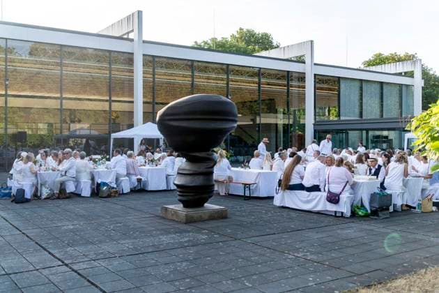 White Dinner: Ein Sommerabend ganz in Weiß : Das Lehmbruck-Museum fährt als Begleitprogramm zur Ausstellung Anish Kapoor ordentlich auf. 24.07.2026 in Duisburg ** NUR FÜR REDAKTIONELLE ZWECKE ** EDITORIAL USE ONLY **<p> White Dinner: Ein Sommerabend ganz in Weiß : Das Lehmbruck-Museum fährt als Begleitprogramm zur Ausstellung Anish Kapoor ordentlich auf. 24.07.2026 in Duisburg Deutschland NRW Duisburg Copyright: DanielxAttia *** White Dinner: A Summer Evening All in White The Lehmbruck Museum is pulling out all the stops as part of the accompanying program for the Anish Kapoor exhibition on July 24, 2026, in Duisburg ** FOR EDITORIAL USE ONLY ** EDITORIAL USE ONLY ** p White Dinner: A Summer Evening All in White The Lehmbruck Muse Copyright: DanielxAttia doc86v2a06r0wxj51v5o5n ,EDITORIAL USE ONLY