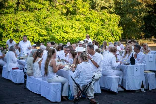 White Dinner: Ein Sommerabend ganz in Weiß : Das Lehmbruck-Museum fährt als Begleitprogramm zur Ausstellung Anish Kapoor ordentlich auf. 24.07.2026 in Duisburg ** NUR FÜR REDAKTIONELLE ZWECKE ** EDITORIAL USE ONLY **<p> White Dinner: Ein Sommerabend ganz in Weiß : Das Lehmbruck-Museum fährt als Begleitprogramm zur Ausstellung Anish Kapoor ordentlich auf. 24.07.2026 in Duisburg Deutschland NRW Duisburg Copyright: DanielxAttia *** White Dinner: A Summer Evening All in White The Lehmbruck Museum is pulling out all the stops as part of the accompanying program for the Anish Kapoor exhibition on July 24, 2026, in Duisburg ** FOR EDITORIAL USE ONLY ** EDITORIAL USE ONLY ** p White Dinner: A Summer Evening All in White The Lehmbruck Muse Copyright: DanielxAttia doc86v2a0ks0vp1bronqmda ,EDITORIAL USE ONLY