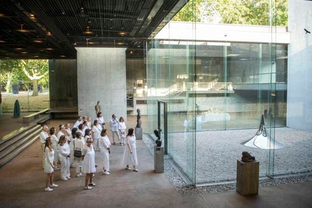 White Dinner: Ein Sommerabend ganz in Weiß : Das Lehmbruck-Museum fährt als Begleitprogramm zur Ausstellung Anish Kapoor ordentlich auf. 24.07.2026 in Duisburg ** NUR FÜR REDAKTIONELLE ZWECKE ** EDITORIAL USE ONLY **<p> White Dinner: Ein Sommerabend ganz in Weiß : Das Lehmbruck-Museum fährt als Begleitprogramm zur Ausstellung Anish Kapoor ordentlich auf. 24.07.2026 in Duisburg Deutschland NRW Duisburg Copyright: DanielxAttia *** White Dinner: A Summer Evening All in White The Lehmbruck Museum is pulling out all the stops as part of the accompanying program for the Anish Kapoor exhibition on July 24, 2026, in Duisburg ** FOR EDITORIAL USE ONLY ** EDITORIAL USE ONLY ** p White Dinner: A Summer Evening All in White The Lehmbruck Muse Copyright: DanielxAttia doc86v2a0o2zk4v91r8mda ,EDITORIAL USE ONLY