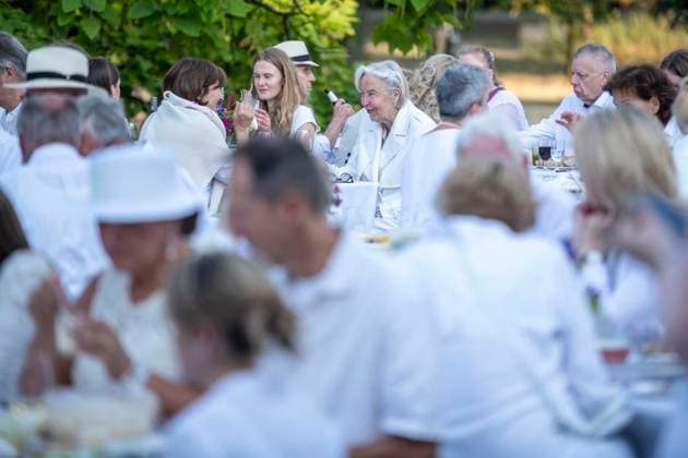 White Dinner: Ein Sommerabend ganz in Weiß : Das Lehmbruck-Museum fährt als Begleitprogramm zur Ausstellung Anish Kapoor ordentlich auf. 24.07.2026 in Duisburg ** NUR FÜR REDAKTIONELLE ZWECKE ** EDITORIAL USE ONLY **<p> White Dinner: Ein Sommerabend ganz in Weiß : Das Lehmbruck-Museum fährt als Begleitprogramm zur Ausstellung Anish Kapoor ordentlich auf. 24.07.2026 in Duisburg Deutschland NRW Duisburg Copyright: DanielxAttia *** White Dinner: A Summer Evening All in White The Lehmbruck Museum is pulling out all the stops as part of the accompanying program for the Anish Kapoor exhibition on July 24, 2026, in Duisburg ** FOR EDITORIAL USE ONLY ** EDITORIAL USE ONLY ** p White Dinner: A Summer Evening All in White The Lehmbruck Muse Copyright: DanielxAttia doc86v2a2t1bok1nb9t3f7i ,EDITORIAL USE ONLY