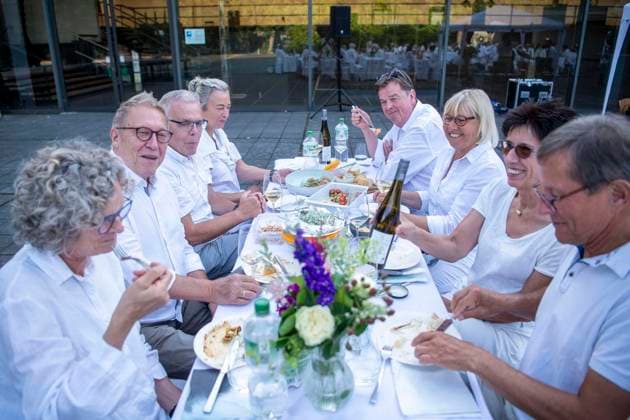 White Dinner: Ein Sommerabend ganz in Weiß : Das Lehmbruck-Museum fährt als Begleitprogramm zur Ausstellung Anish Kapoor ordentlich auf. 24.07.2026 in Duisburg ** NUR FÜR REDAKTIONELLE ZWECKE ** EDITORIAL USE ONLY **<p> White Dinner: Ein Sommerabend ganz in Weiß : Das Lehmbruck-Museum fährt als Begleitprogramm zur Ausstellung Anish Kapoor ordentlich auf. 24.07.2026 in Duisburg Deutschland NRW Duisburg Copyright: DanielxAttia *** White Dinner: A Summer Evening All in White The Lehmbruck Museum is pulling out all the stops as part of the accompanying program for the Anish Kapoor exhibition on July 24, 2026, in Duisburg ** FOR EDITORIAL USE ONLY ** EDITORIAL USE ONLY ** p White Dinner: A Summer Evening All in White The Lehmbruck Muse Copyright: DanielxAttia doc86v2a2w2ptk1au3rimda ,EDITORIAL USE ONLY
