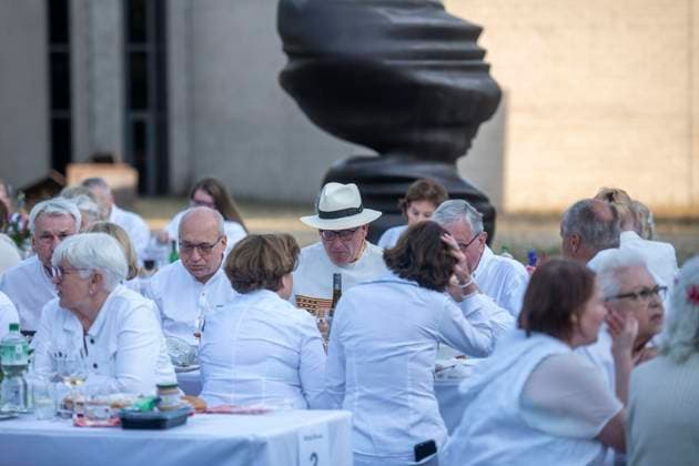 White Dinner: Ein Sommerabend ganz in Weiß : Das Lehmbruck-Museum fährt als Begleitprogramm zur Ausstellung Anish Kapoor ordentlich auf. 24.07.2026 in Duisburg ** NUR FÜR REDAKTIONELLE ZWECKE ** EDITORIAL USE ONLY **<p> White Dinner: Ein Sommerabend ganz in Weiß : Das Lehmbruck-Museum fährt als Begleitprogramm zur Ausstellung Anish Kapoor ordentlich auf. 24.07.2026 in Duisburg Deutschland NRW Duisburg Copyright: DanielxAttia *** White Dinner: A Summer Evening All in White The Lehmbruck Museum is pulling out all the stops as part of the accompanying program for the Anish Kapoor exhibition on July 24, 2026, in Duisburg ** FOR EDITORIAL USE ONLY ** EDITORIAL USE ONLY ** p White Dinner: A Summer Evening All in White The Lehmbruck Muse Copyright: DanielxAttia doc86v2a31xodcq2lnwo5n ,EDITORIAL USE ONLY