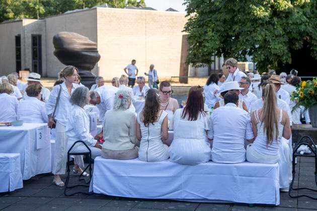 White Dinner: Ein Sommerabend ganz in Weiß : Das Lehmbruck-Museum fährt als Begleitprogramm zur Ausstellung Anish Kapoor ordentlich auf. 24.07.2026 in Duisburg ** NUR FÜR REDAKTIONELLE ZWECKE ** EDITORIAL USE ONLY **<p> White Dinner: Ein Sommerabend ganz in Weiß : Das Lehmbruck-Museum fährt als Begleitprogramm zur Ausstellung Anish Kapoor ordentlich auf. 24.07.2026 in Duisburg Deutschland NRW Duisburg Copyright: DanielxAttia *** White Dinner: A Summer Evening All in White The Lehmbruck Museum is pulling out all the stops as part of the accompanying program for the Anish Kapoor exhibition on July 24, 2026, in Duisburg ** FOR EDITORIAL USE ONLY ** EDITORIAL USE ONLY ** p White Dinner: A Summer Evening All in White The Lehmbruck Muse Copyright: DanielxAttia doc86v29zcooug144chzo5n ,EDITORIAL USE ONLY