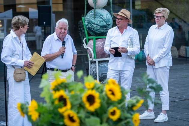 White Dinner: Ein Sommerabend ganz in Weiß : Das Lehmbruck-Museum fährt als Begleitprogramm zur Ausstellung Anish Kapoor ordentlich auf. 24.07.2026 in Duisburg ** NUR FÜR REDAKTIONELLE ZWECKE ** EDITORIAL USE ONLY **<p> White Dinner: Ein Sommerabend ganz in Weiß : Das Lehmbruck-Museum fährt als Begleitprogramm zur Ausstellung Anish Kapoor ordentlich auf. 24.07.2026 in Duisburg Deutschland NRW Duisburg Copyright: DanielxAttia *** White Dinner: A Summer Evening All in White The Lehmbruck Museum is pulling out all the stops as part of the accompanying program for the Anish Kapoor exhibition on July 24, 2026, in Duisburg ** FOR EDITORIAL USE ONLY ** EDITORIAL USE ONLY ** p White Dinner: A Summer Evening All in White The Lehmbruck Muse Copyright: DanielxAttia doc86v29zmz4o015hoasf7i ,EDITORIAL USE ONLY