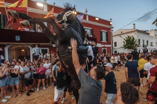 July 24, 2026, Es Castell, Menorca Balearic Islands, Spain: A caixer, or horse rider, rears his horse amid a cheering crowd during the traditional Jaleo at the Sant MartoÂ­ Festival in Es Castell. Es Castell Spain - ZUMAo105 20260724_fap_o105_009 Copyright: xMatthiasxOesterlex