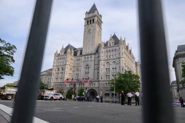 July 24, 2026, Washington, District Of Columbia, United States: Security fencing surrounds the Waldorf Astoria Hotel ahead of the White House Correspondents Dinner attended by U.S. President DONALD TRUMP. Washington United States  - ZUMAk206 20260724_znp_k206_012 Copyright: xMattxKaminskyx