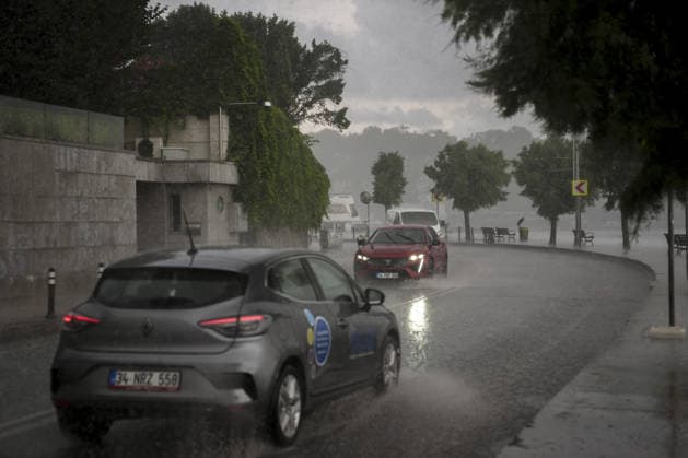 Heavy summer rainfall affects parts of Istanbul ISTANBUL, TURKIYE – JULY 25: Vehicles travel along a waterfront road during rainfall in Istanbul, Turkiye, on July 25, 2026. Heavy summer rain reduced visibility and left roads wet in parts of the city. Arife Karakum Anadolu Istanbul Turkey. Editorial use only. Please get in touch for any other usage.  Copyright: x2026xAnadoluxArifexKarakumx