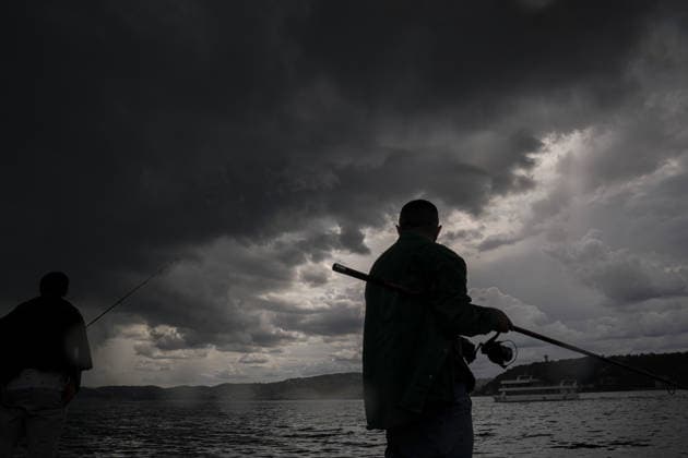 Heavy summer rainfall affects parts of Istanbul ISTANBUL, TURKIYE – JULY 25: A fisherman continues fishing along the Bosphorus during rainfall in Istanbul, Turkiye, on July 25, 2026. Dark clouds and passing summer showers covered parts of the city. Arife Karakum Anadolu Istanbul Turkey. Editorial use only. Please get in touch for any other usage.  Copyright: x2026xAnadoluxArifexKarakumx