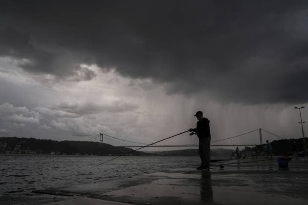 Heavy summer rainfall affects parts of Istanbul ISTANBUL, TURKIYE – JULY 25: A fisherman continues fishing along the Bosphorus during rainfall in Istanbul, Turkiye, on July 25, 2026. Dark clouds and passing summer showers covered parts of the city. Arife Karakum Anadolu Istanbul Turkey. Editorial use only. Please get in touch for any other usage.  Copyright: x2026xAnadoluxArifexKarakumx