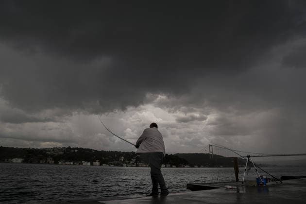 Heavy summer rainfall affects parts of Istanbul ISTANBUL, TURKIYE – JULY 25: A fisherman continues fishing along the Bosphorus during rainfall in Istanbul, Turkiye, on July 25, 2026. Dark clouds and passing summer showers covered parts of the city. Arife Karakum Anadolu Istanbul Turkey. Editorial use only. Please get in touch for any other usage.  Copyright: x2026xAnadoluxArifexKarakumx