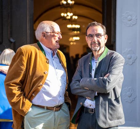 Der CSU-Politiker Klaus Holetschek besucht den traditionellen Memminger Fischertag und verfolgt die Brauchtumsveranstaltung in der Memminger Altstadt. Der Fischertag zählt zu den bekanntesten Traditionen im Allgäu und zieht jedes Jahr zahlreiche Besucher an. Memmingen Bayern Deutschland *** CSU politician Klaus Holetschek visits the traditional Memmingen Fishermen’s Day and takes in the cultural festivities in Memmingen’s Old Town. Fishermen’s Day is one of the best-known traditions in the Allgäu region and attracts numerous visitors to Memmingen, Bavaria, Germany, every year.