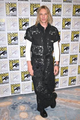 Jamie Campbell Bower beim Photocall zur 3. Sfaffel der Amazon Prime Video Serie The Lord Of The Rings: The Rings Of Power Der Herr der Ringe: Die Ringe der Macht auf der San Diego Comic-Con International 2026 im Hilton Bayfront Hotel. San Diego, 24.07.2026 *** Jamie Campbell Bower at the photocall for Season 3 of the Amazon Prime Video series *The Lord of the Rings: The Rings of Power* at San Diego Comic-Con International 2026 at the Hilton Bayfront Hotel in San Diego, July 24, 2026 Foto:xD.xStarbuckx xFuturexImagex rings_6708