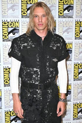Jamie Campbell Bower beim Photocall zur 3. Sfaffel der Amazon Prime Video Serie The Lord Of The Rings: The Rings Of Power Der Herr der Ringe: Die Ringe der Macht auf der San Diego Comic-Con International 2026 im Hilton Bayfront Hotel. San Diego, 24.07.2026 *** Jamie Campbell Bower at the photocall for Season 3 of the Amazon Prime Video series *The Lord of the Rings: The Rings of Power* at San Diego Comic-Con International 2026 at the Hilton Bayfront Hotel in San Diego, July 24, 2026 Foto:xD.xStarbuckx xFuturexImagex rings_6710