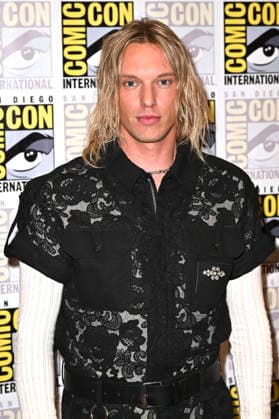 Jamie Campbell Bower beim Photocall zur 3. Sfaffel der Amazon Prime Video Serie The Lord Of The Rings: The Rings Of Power Der Herr der Ringe: Die Ringe der Macht auf der San Diego Comic-Con International 2026 im Hilton Bayfront Hotel. San Diego, 24.07.2026 *** Jamie Campbell Bower at the photocall for Season 3 of the Amazon Prime Video series *The Lord of the Rings: The Rings of Power* at San Diego Comic-Con International 2026 at the Hilton Bayfront Hotel in San Diego, July 24, 2026 Foto:xD.xStarbuckx xFuturexImagex rings_6711