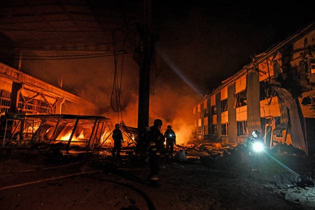 Rescuers extinguish a fire at a shopping complex caused by a Russian attack in Zaporizhzhia, Ukraine, July 25, 2026. In the early hours of Saturday, July 25, Russian troops struck the southeastern Ukrainian city with drones, igniting a fire that spread through shops and trading pavilions over an area of about 900 square metres. A 63-year-old man was injured in the drone strike. (Photo by Dmytro Smolienko Ukrinform) Russian army attacks Zaporizhzhia with drones  Copyright: xDmytroxSmolienkox