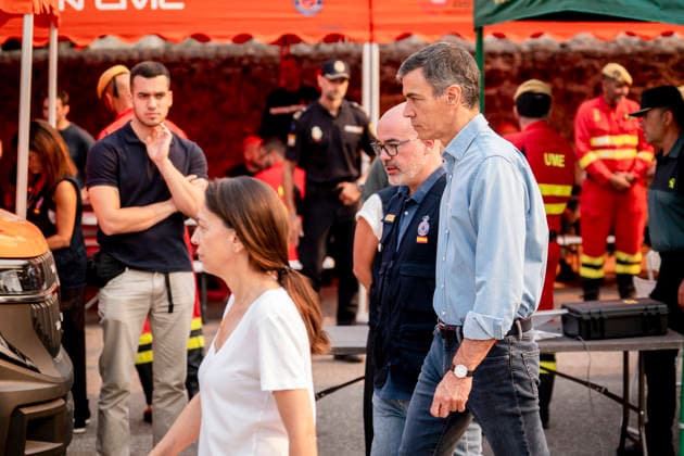 Sánchez Visits the Forward Command Post in Cenicientos, Madrid The Prime Minister, Pedro Sánchez I, accompanied by the Government Delegate, Francisco Martín 2i, visits the Forward Command Post in the area affected by the forest fires in the western mountains, on July 25, 2026, in Cenicientos, Madrid, Spain. Sánchez visits the FCP and attends the meeting of the State Committee for Coordination and Management of the State Emergency Plan (CECOD), during which the progress of the fires in the central part of the country will be assessed. July 25, 2026, in Cenicientos, Madrid, Spain.  Copyright: xA.xPÃ rezxMecax 7686836