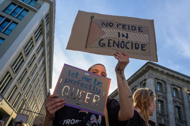 July 24, 2026, Berlin, Berlin, Germany: A person holds placards in protest of Israel s pink-washing of the genocidal war in Gaza, at Dyke* March 2026, on July 24 2026, in Berlin, Germany. Thousands of demonstrators marched in the streets of Berlin s City Center and Kreuzberg districts for the annual Dyke* March just a day before the annual CSD parade and Internationalist Queer Pride Berlin Germany - ZUMAk201 20260724_zip_k201_010 Copyright: xNikosxKanistrasx