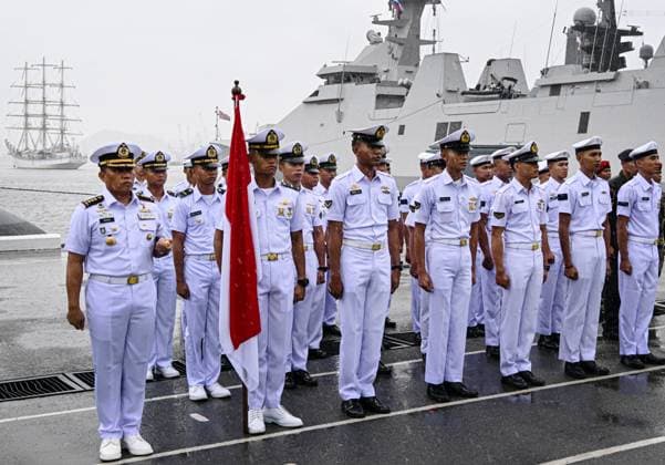 Russia Indonesia Naval Exercise 9211449 25.07.2026 Chief of Staff of the Indonesian Navy Admiral Muhammad Ali and Indonesian sailors line up during the opening ceremony of the second Russian-Indonesian Orruda 2026 drills for the Indonesian frigate Gusti Ngurah Rai, which arrived to participate in the bilateral exercise with the Russian Navy at the Pacific Fleet s naval base in Vladivostok, Russia. Vitaliy Ankov Sputnik Vladivostok Primorye Territory Russia  Copyright: xVitaliyxAnkovx