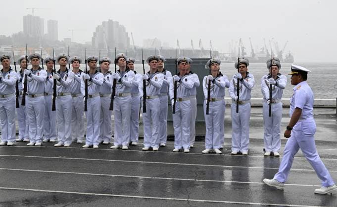 Russia Indonesia Naval Exercise 9211434 25.07.2026 Chief of Staff of the Indonesian Navy Admiral Muhammad Ali, right, walks as Indonesian sailors line up during the opening ceremony of the second Russian-Indonesian Orruda 2026 drills for the Indonesian frigate Gusti Ngurah Rai, which arrived to take part in the bilateral exercise with the Russian Navy in Vladivostok, Russia. Vitaliy Ankov Sputnik Vladivostok Primorye Territory Russia  Copyright: xVitaliyxAnkovx