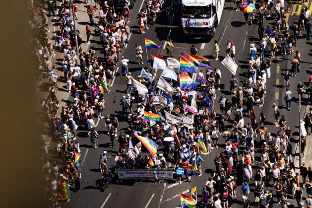 Menschen von oben in am Leipziger Platz beim 48. Christopher Street Day Demonstration in Berlin am 25. Juli 2026. Christopher Street Day Demo in Berlin *** Aerial view of people at Leipziger Platz during the 48th Christopher Street Day demonstration in Berlin on July 25, 2026 Christopher Street Day demonstration in Berlin