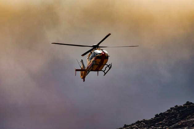 The wildfire in Ávila forces the evacuation of seven more towns and leaves 13,750 people affected after a difficult night A helicopter flies through smoke from the wildfire on July 25, 2026, in Navaluenga, Ávila, Castile and León, Spain. The forest fire in Burgohondo, Ávila—now in its fourth day this Saturday—has forced the preventive evacuation of the towns of Piedralaves, La Adrada, Casillas, Sotillo, Santa María del Tiétar, Navahondilla, and Casavieja following a difficult night marked by constantly changing weather conditions and the proximity of the fire advancing from the Community of Madrid, while, for the time being, the affected population totals 5,150 evacuees and 8,600 people under lockdown. JULY 25, 2026 FOREST FIRE Navaluenga,  Copyright: xMateoxLanzuelax 7687234
